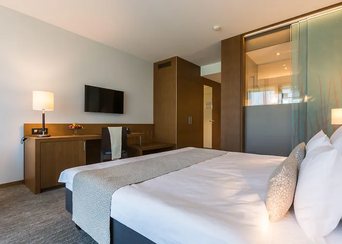 מלון Deltapark Vitalresort**** Reutigen