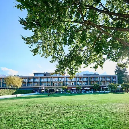 Deltapark Vitalresort**** ホテル