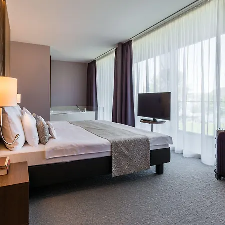 Deltapark Vitalresort**** ホテル