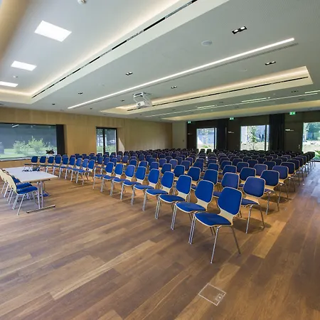 Deltapark Vitalresort**** ホテル